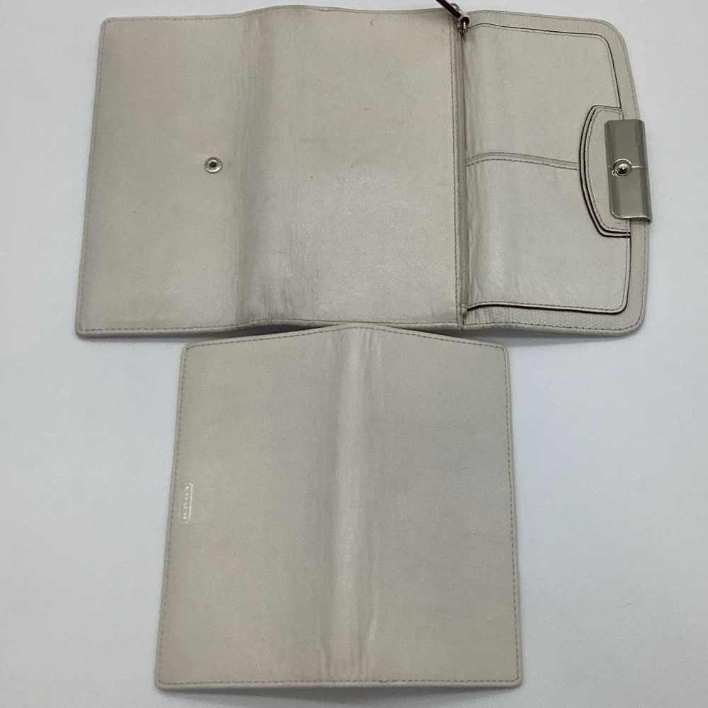 2003. Coach Trifold Large Wallet Cream VGUC